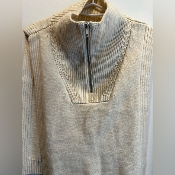 Sleeveless poncho sweater - Picture 3 of 3